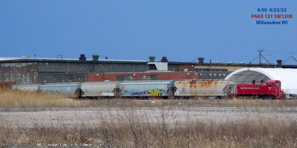 SW1200 #121 in the Glendale yard